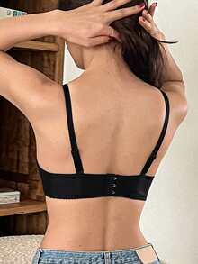 DAZY Bra Wanita Minimalis Warna Polos dengan Kawat Penyangga dan Hiasan Pita Berenda - Hitam - View 2