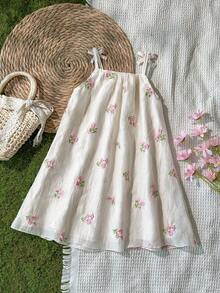 SHEIN Vintaside Kids 女童清新刺繡吊帶洋裝 夏季新款 溫柔米色手工粉色花朵刺繡 嬰幼兒A字裙 甜美無袖兒童公主裙 - 白色 - 查看 3