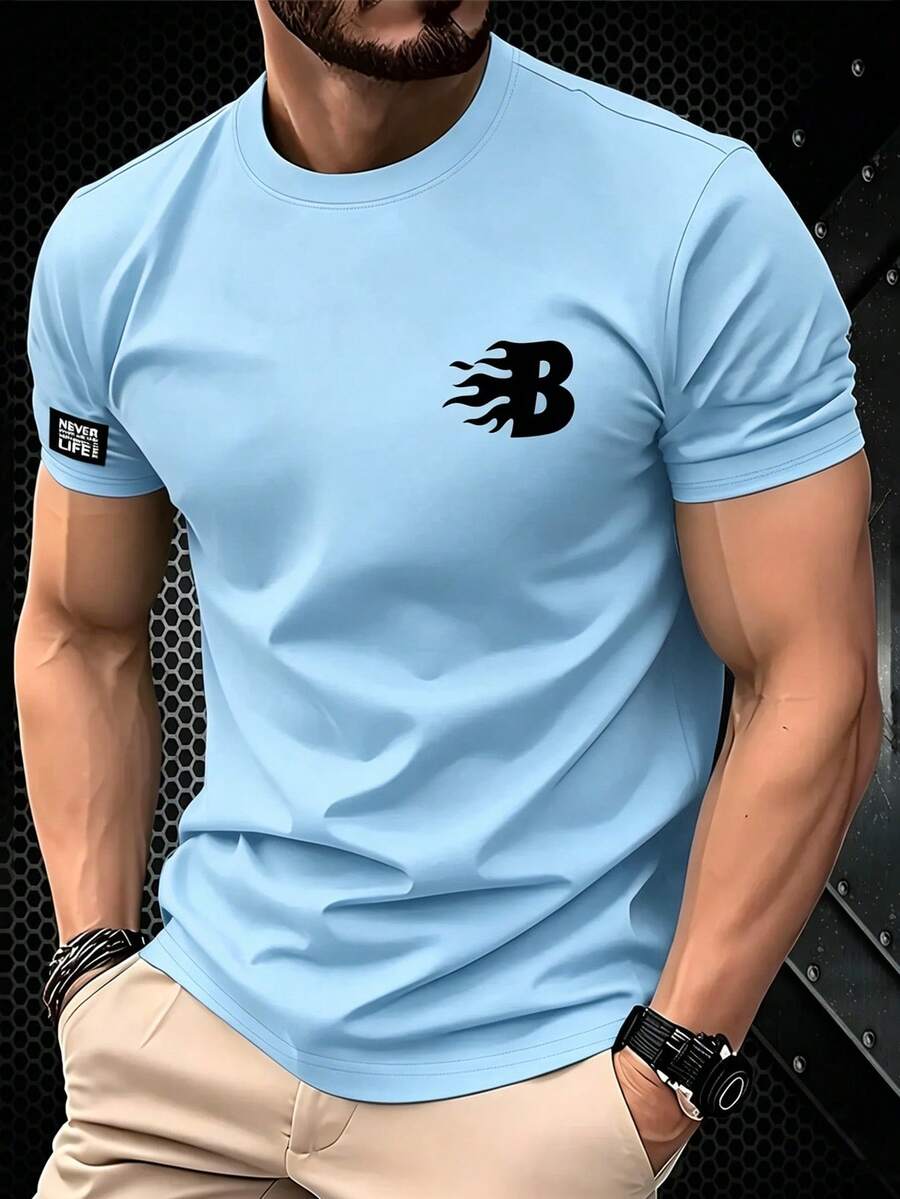 Manfinity Homme 男士火焰字母B印花+袖子貼布設計淺藍色圓領短袖T恤 - 淺藍色 - 查看 1