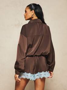 MISSGUIDED Jaqueta bomber de cetim X Carli Bybel com punhos e cintura canelados, gola com colarinho, corte oversized, casaco leve - Castanho Café - Ver 8