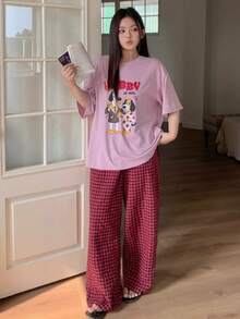 Dazy Plus 可愛卡通印花圖案寬鬆短袖上衣格紋長褲家居服大尺碼女款春夏季睡衣套裝 - 粉色 - 查看 2