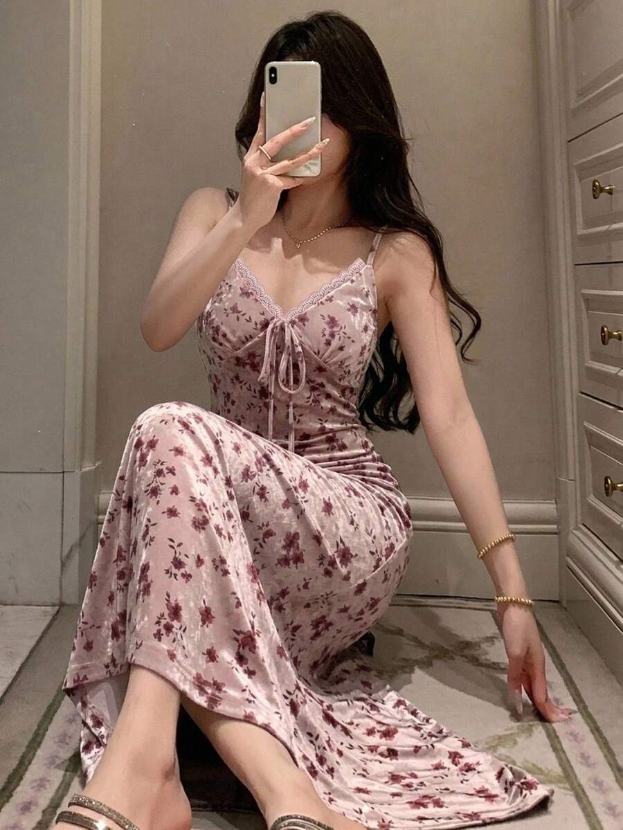 DAZY Charming Vintage Floral Pattern Velvet Lace Patchwork Spaghetti Strap Slim Fit Long Women's Nightgown Summer - Pink - View 1