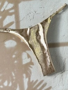 Swim Chiccia Springbreak 女款素色丁字比基尼泳褲，極簡主義一件式泳衣 - 金色 - 查看 4