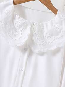SHEIN Vintaside Kids 女童優雅刺繡蕾絲花瓣領公主長袖鈕扣單排扣休閒時尚公主襯衫，適合學校、度假、旅行、生日派對、禮物、春季與秋季 - 白色 - 查看 3