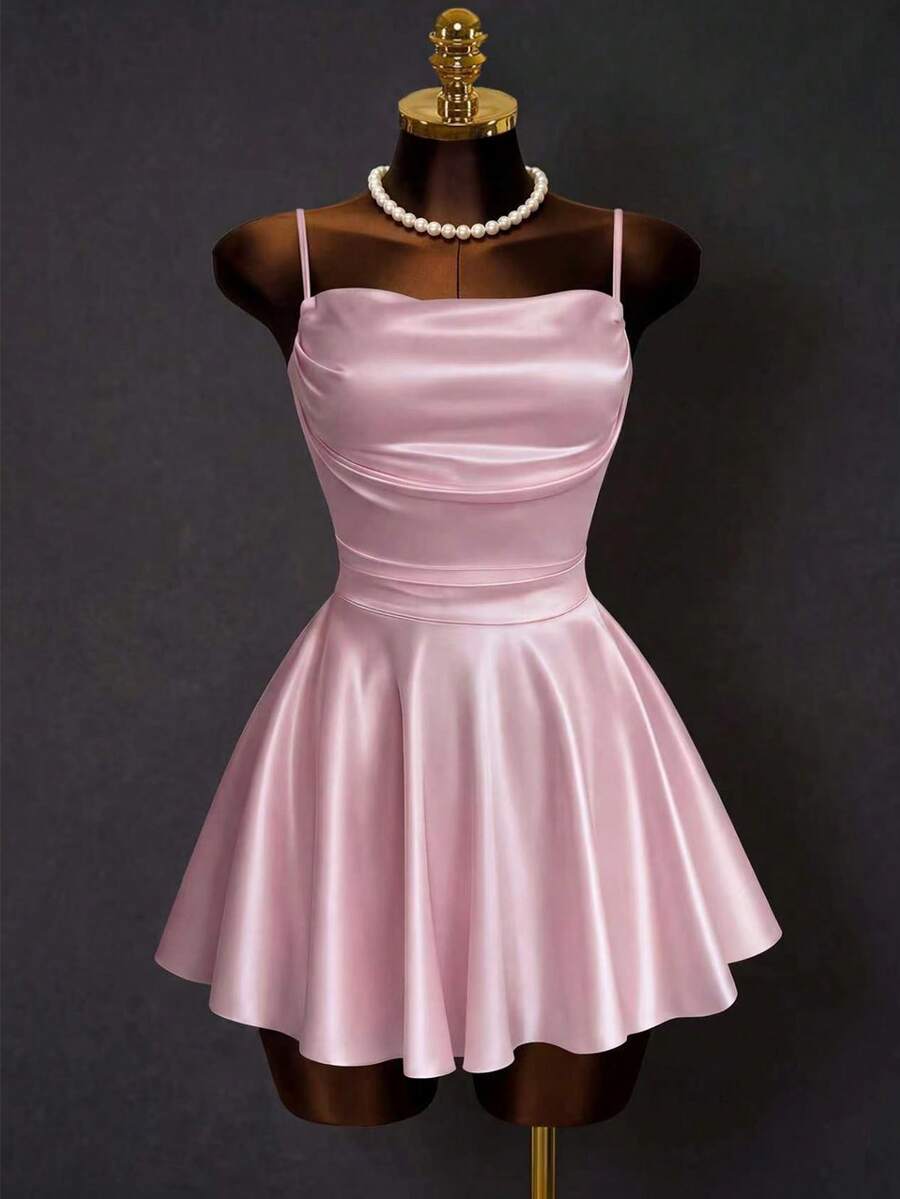Mistrie Vestido feminino novo, sexy e elegante, com decote halter e costas nuas em tecido brilhante. Saia evasê em tecido brilhante, com barra ampla. Ideal para encontros casuais, festas, casamentos, formaturas, ensaios fotográficos de formatura e diversas ocasiões formais. Um vestido curto e formal perfeito para qualquer ocasião. - Rosa - Ver 1