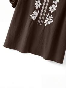Linhara 大尺碼女款休閒極簡田園風小V領棉質定位刺繡時尚荷葉邊袖口寬鬆襯衫 - 棕色 - 查看 5