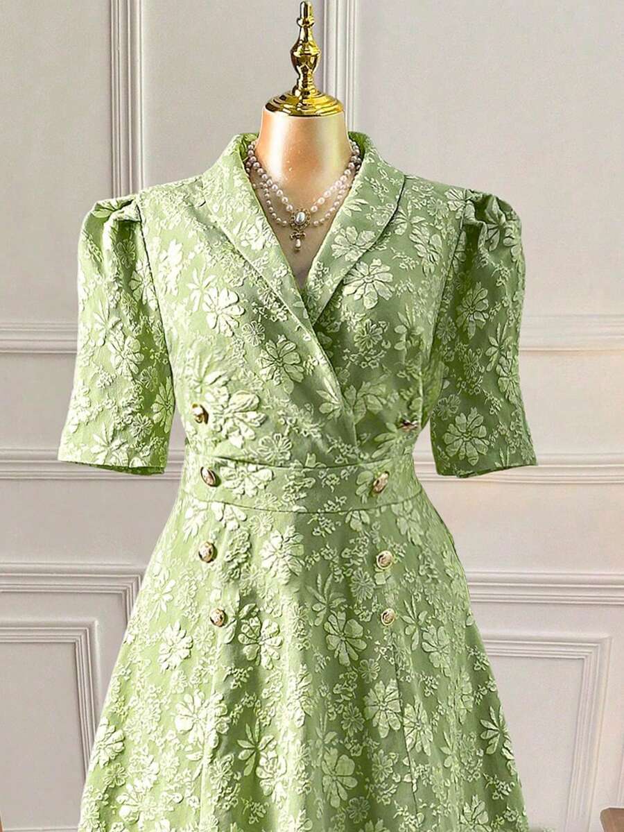 Rometta 大码女装新款绿色复古3D立体压花提花泡泡袖西装领双排扣修身显瘦褶皱连衣裙，适合通勤、约会、派对、婚礼等场合。 - 彩色 - 查看 1
