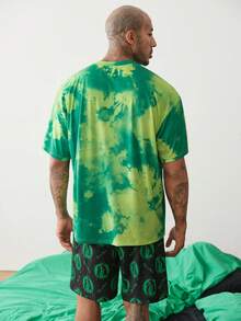 Rick and Morty X SHEIN 男士卡通動漫印花圓領短袖T恤與口袋短褲居家休閒套裝 - 綠色 - 查看 2