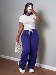 Slaydiva Conjunto casual de uso diario para mujer talla grande con top de manga corta con cuello redondo, ribete de contraste y estampado ecuestre, y pantalones largos con cintura con cordón - Azul - Ver 4