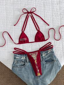 Swim Vcay 女款兩件式比基尼套裝，隨機花卉圖案，酒紅色拼接植絨金線刺繡花卉印花，掛脖雙肩帶三角杯上衣附後綁帶，側邊雙肩帶金屬環三角泳褲，復古香港風，夏季度假海島派對小眾吸睛青春感海灘拍照穿搭 - 酒紅色 - 查看 6