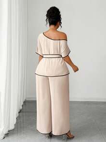Weeklong 2-delat set för dam i plus size med asymmetrisk axel, färgblockad urringning, markerad midja, kortärmad topp och långa vida byxor, casual - Kaki - Visa 2