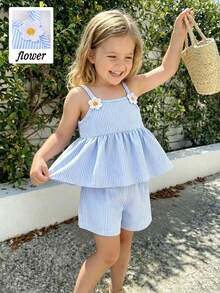 SHEIN Elladie kids 女童（小号）春夏新款休闲简约蓝白条纹背心套装。正面饰有可爱的3D白色花朵。蓝白竖条纹无袖背心搭配蓝白条纹休闲短裤，两件套。面料柔软舒适，适合春夏穿着。韩版可爱、休闲、舒适，简约优雅，适合日常穿着、上学、外出、度假、聚会、节日等场合。 - 藍色 - 查看 11