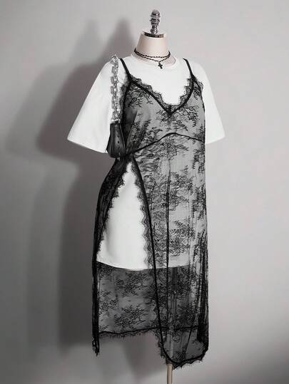 SHEIN ICON 大尺碼女款蕾絲心形領吊帶洋裝與素色T恤套裝