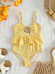 SHEIN Traje de baño de una pieza para bebé niña con textura de punto, decoración de perlas falsas amarillas, decoración de flor de metal y tirantes con volantes - Amarillo - Ver 6
