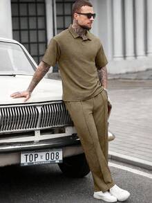 Manfinity CasualCool 男士纯色短袖 Polo 衫和休闲裤套装 - 卡其色 - 查看 4