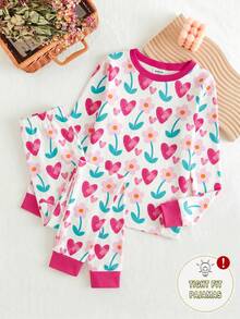 SHEIN Genkimix Kids 2件/1套女嬰夏季可愛迷人白色底粉色愛心與花卉印花、荷葉邊下擺、俏皮活潑。適合女嬰夏季戶外玩耍圓領套頭長袖長褲針織面料舒適柔軟高彈性面料修身款家居服兩件套睡衣 - 彩色 - 查看 4