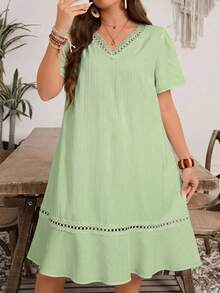 Rosumi Plus Size Women's Hollow Out Decor Ruffle Hem Dress - Green - View 2