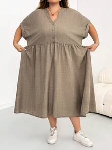 SHEIN CURVE+ Đầm midi nữ size lớn tay ngắn màu kaki, phong cách thời trang thường ngày thoải mái, dáng rộng, cơ bản đa năng, có túi, kiểu đơn giản, trang phục mùa xuân/hè - Màu Khaki - Xem 4