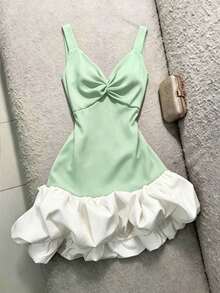 SHEIN Franclia 對比色細肩帶抓皺設計洋裝，黑白拼接色塊，泡泡裙襬，修身短版。Y2K風格夏季無袖V領洋裝，適合派對與夜店穿搭。 - 薄荷綠 - 查看 3