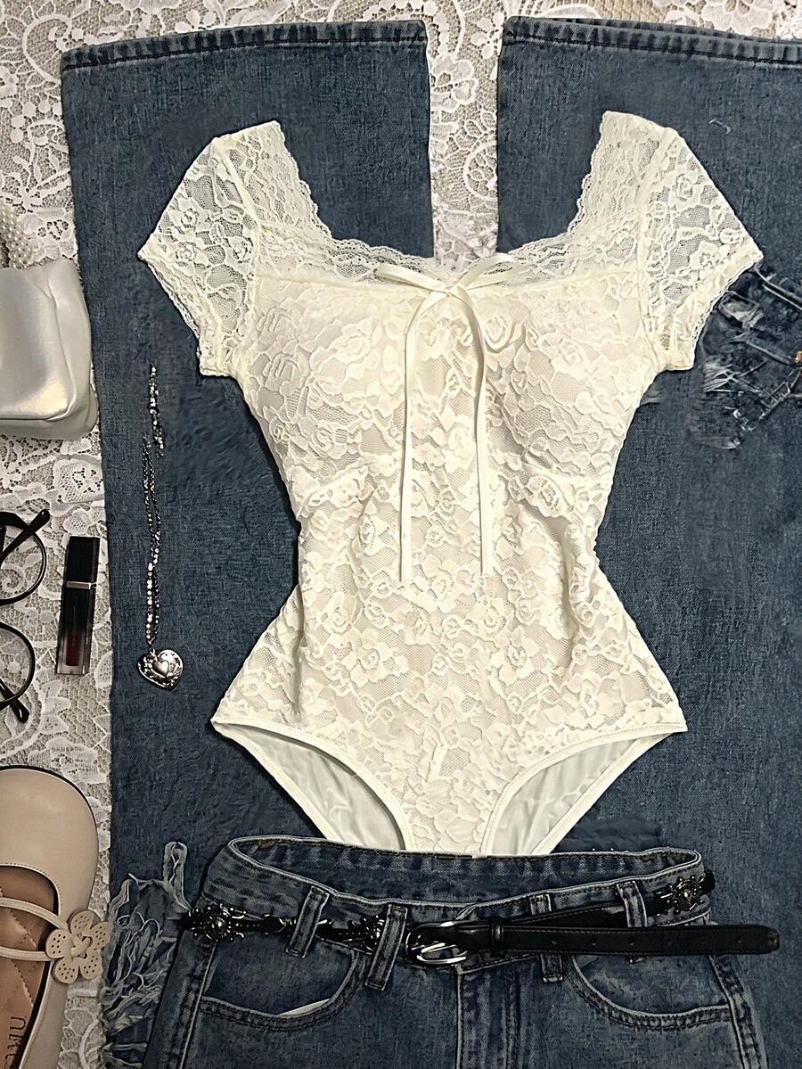 Franclia Bodysuit Wanita Lengan Pendek Motif Bunga Renda dan Pita - Aprikot - View 1