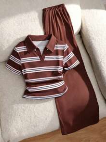 SHEIN 女童咖啡棕美式復古學院風條紋 Polo 套裝，復古棕色調對比條紋領 Polo 收腰短袖上衣搭配高腰垂墜寬腿褲 2 件組，貼身百搭休閒穿搭，學生日常通勤慵懶風，學院風青春日常穿著 2 件組 - 咖啡棕 - 查看 3