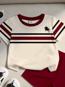 Souflis Souflis 2件組嬰幼兒休閒卡其色與酒紅色經典撞色條紋騎士Logo印花圓領T恤與配套印花短褲套裝，運動戶外休閒 - 彩色 - 查看 4