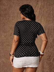 Rustia Camiseta de cuello en V estilo oscuro talla grande con decoración de tiras tejidas - Negro - Ver 2