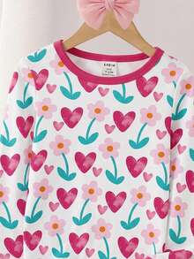 SHEIN Genkimix Kids 2件/1套女嬰夏季可愛迷人白色底粉色愛心與花卉印花、荷葉邊下擺、俏皮活潑。適合女嬰夏季戶外玩耍圓領套頭長袖長褲針織面料舒適柔軟高彈性面料修身款家居服兩件套睡衣 - 彩色 - 查看 6
