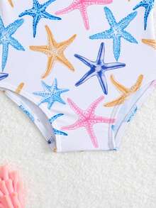 SHEIN Baju Renang Terusan Bayi Perempuan Baru Lahir dengan Tali Bahu Tipis dan Hiasan Pita, Plus Topi, Motif Pantai yang Lucu - Kuning - View 5