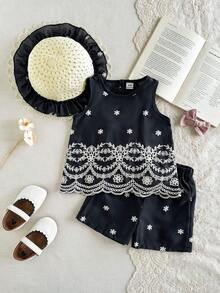 SHEIN Playful Pals 女婴藏蓝色无袖上衣，镂空爱心蝴蝶结设计，刺绣面料，时尚优雅，夏季儿童套装，搭配蕾丝遮阳帽，适合度假和通勤。 - 寶藍色 - 查看 4