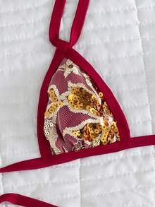 Swim Vcay 女款兩件式比基尼套裝，隨機花卉圖案，酒紅色拼接植絨金線刺繡花卉印花，掛脖雙肩帶三角杯上衣附後綁帶，側邊雙肩帶金屬環三角泳褲，復古香港風，夏季度假海島派對小眾吸睛青春感海灘拍照穿搭 - 酒紅色 - 查看 8