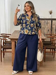 SHEIN CURVE+ Curve Plus 女款大尺碼黑色V領短袖上衣與滿版印花長褲休閒度假套裝 春/秋 2件套 - 彩色 - 查看 5