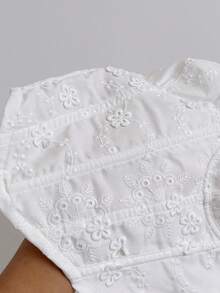 Soleia 女款荷葉邊花卉刺繡圖案休閒百搭日常出遊抹胸上衣 - 白色 - View 6