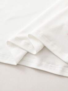SHEIN 青少年女孩 T-shirt 套裝，運動風粉色與深綠色拼接短袖 T-shirt 與短褲套裝，夏季寬鬆貼身設計，輕量面料，適合日常外出、休閒運動或造型穿搭 - 黑與白 - 查看 4