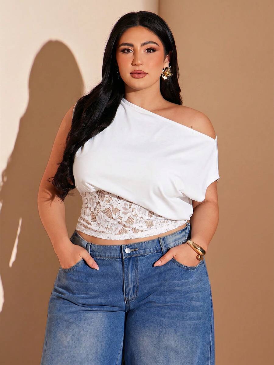 SHEIN BAE 大尺碼女款春夏花卉白色針織蕾絲拼接不對稱露肩 Bardot 上衣,性感度假風,適合婚禮、外出、派對與正式場合 - 白色 - 查看 1