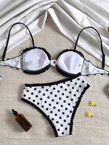 Swim Mod Conjunto de traje de baño para mujer con top de bikini plano con estampado de lunares y fruncido en el pecho, y braguita de bikini de cintura alta con volantes y fruncido - Blanco y Negro - Ver 2