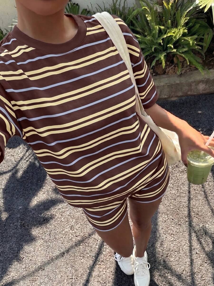 青少年女孩休閒極簡時尚棕色條紋寬鬆圓領短袖T恤與休閒短褲2件套,適合春夏季,Chill Chill - 彩色 - 查看 1