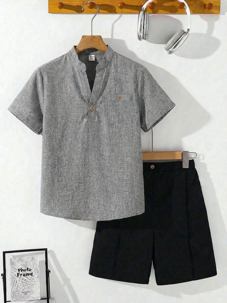SHEIN 青少年男孩休閒短袖V領上衣與短褲套裝 - 灰色 - 查看 1