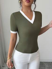 SHEIN Elenzya 女款時尚優雅撞色拼接V領短袖T恤，休閒百搭短袖上衣 - 軍綠色 - 查看 6