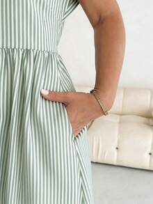 SHEIN Essnce Plus Size Color Block Striped Dress With Pockets, Short Sleeve - Green - View 3
