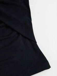 Sweetra 法式優雅知性高級富家女都市現代性感前衛大膽純欲風復古Y2K千禧辣妹波西米亞音樂節通勤上班約會逛街派對短袖深V領黑色金屬裝飾扭曲設計T恤上衣春夏秋 - 霧霾藍 - 查看 6