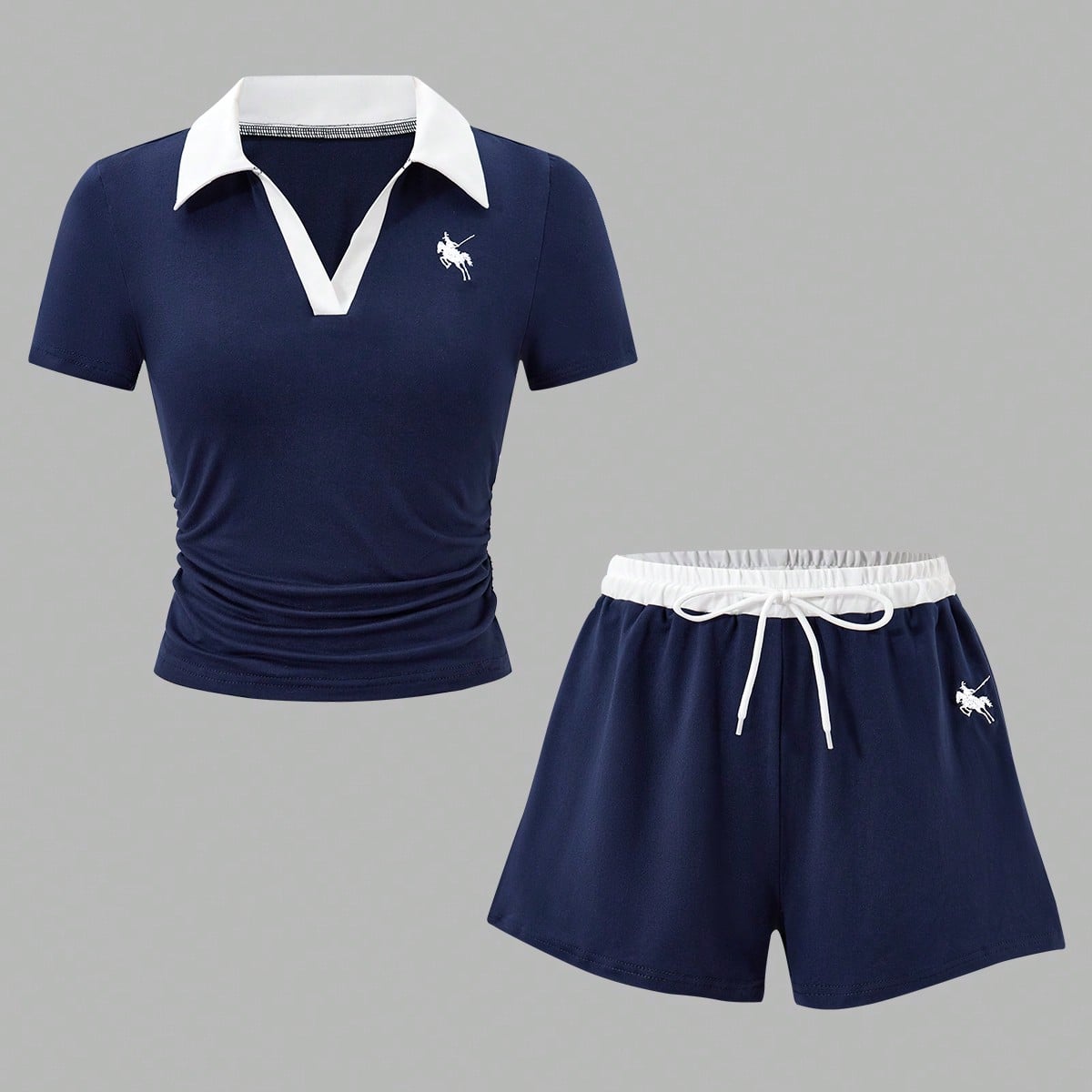 Conjunto informal de camiseta de manga corta con cuello polo y estampado de caballero y contraste de color, y pantalones cortos para adolescentes