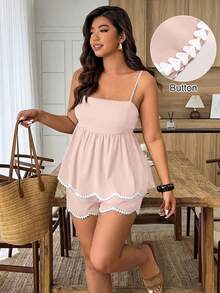 Weeklong Conjunto de 2 piezas de verano para mujer talla grande, con ribete de encaje ondulado y patchwork, ajuste holgado y favorecedor, estilo maduro y suave, conjunto de top camisola y shorts para uso casual, ir al trabajo y estar en casa - Rosa Pálido - Ver 1