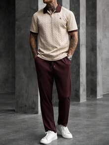 Core Aspect 男士提花針織 Polo 衫與長褲套裝，休閒穿著。刺繡 Polo 衫，拉鍊 Polo 衫，適合日常出遊、朋友聚會和輕鬆週末。INS 熱銷男士兩件套裝。男士 Polo 衫套裝，男士兩件套裝，棕色系列男士套裝，男士咖啡棕 Polo 衫套裝，包含一件純色短袖上衣和配套長褲，休閒面料。 - 彩色 - 查看 3