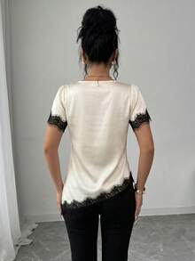 SHEIN Raffinéa 女款優雅法式蕾絲拼接緞面不對稱下擺短袖夏季上衣 - 杏色 - 查看 2