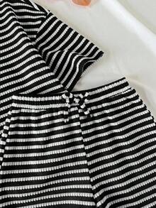 SHEIN Kaos dan Celana Pendek Bergaris Pink Kasual Sehari-hari Serbaguna dan Nyaman untuk Anak Perempuan Remaja - Hitam - View 3