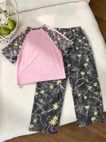 SHEIN 女童粉色美式復古甜辣風運動套裝，拼色粉灰拼接蝴蝶結印花短袖T恤搭配楓葉迷彩側條紋寬腿褲2件組，寬鬆版型，夏季學生慵懶運動風，學院風夏季日常百搭2件套 - 彩色 - 查看 2