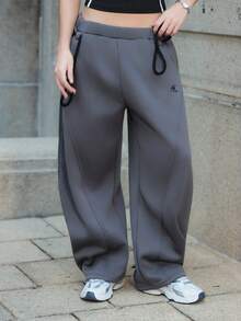 Xuxu's by Gio Calça casual confortável e quente com cintura elástica e barra curva, em tom de cinza francês, para uso casual e de volta às aulas no outono/inverno - Chumbo - Visão 3