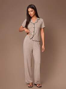 SHEIN Bộ đồ mùa hè nhẹ nhàng, thoải mái, rộng rãi, vải kaki 2 món cho nữ - Áo tay ngắn viền bèo nhún và quần - Màu Khaki - Xem 1