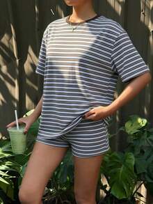 SHEIN EZwear 大尺碼女款圓領條紋短袖上衣與短褲休閒套裝 - 彩色 - 查看 6